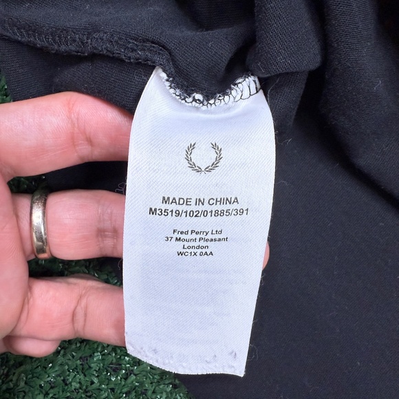 Fred Perry T Shirt Men's Size L Black Short Sleeve Crew Neck Preppy - Picture 8 of 8